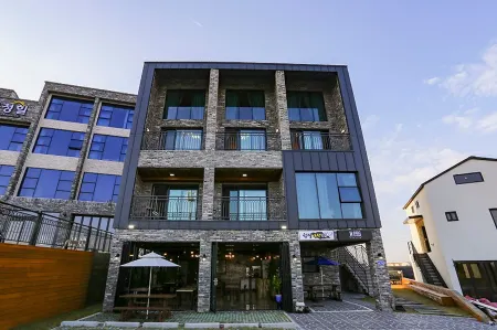 Jeju W699 Pension Отели рядом с достопримечательностью «Yongcheondonggul Cave»