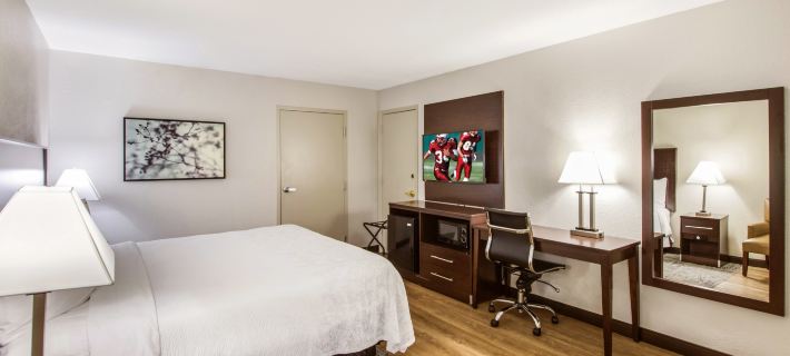 Red Roof PLUS+ Dallas - Addison Hotels in Addison