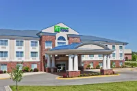 Holiday Inn Express & Suites Paragould فنادق في باراغولد