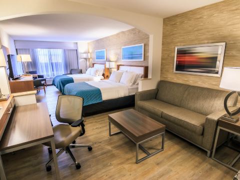 Holiday Inn Express & Suites Farmington