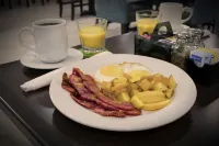 ฮอลิเดย์ อินน์ ชาร์ลอตส์วิลล์-ยูนิเวอร์ซิตี้ แอเรีย บาย IHG - พร้อมอาหารเช้า
