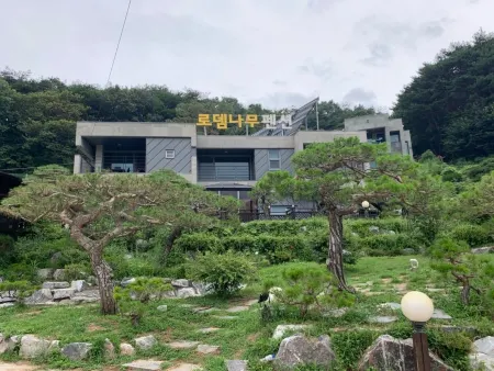 Gongju Rodem Tree Pension Отели рядом с достопримечательностью «Donghaksa»