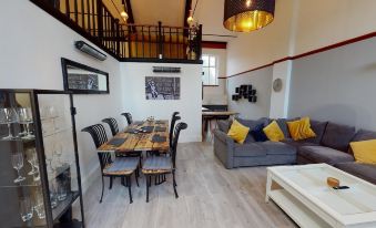 HU1 Boutique City Apartment- Sleeps 6