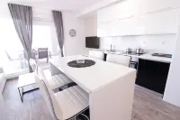 Apartments & Rooms Danivan Pool Villas B Hotels in Kustići