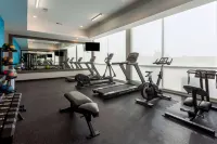 La Quinta Inn & Suites by Wyndham Shorewood - Gym