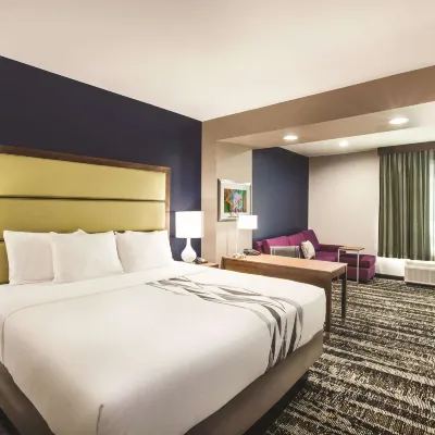La Quinta Inn & Suites by Wyndham Baton Rouge - Port Allen Hotels near Old State Capitol