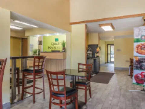 クオリティ イン & スイーツ ピッツバーグ ハーマービル ハーマー・タウンシップのホテル