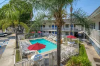 Motel 6 El Cajon, CA - San Diego - Pools