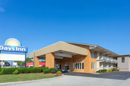 Days Inn by Wyndham Breezewood
