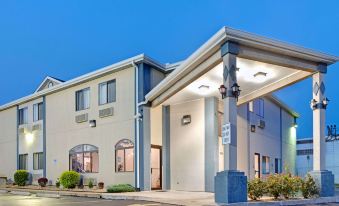 Travelodge by Wyndham St. Louis