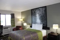 Super 8 by Wyndham Grand Rapids/Wyoming فنادق في Kentwood