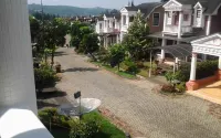 Villa Kota Bunga Matahari