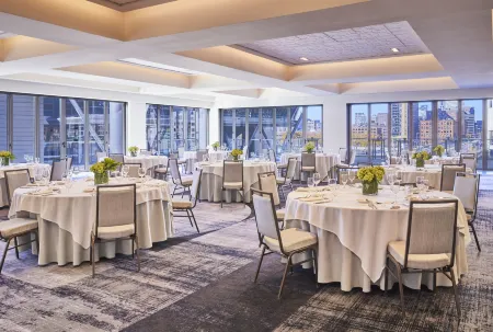 Omni Boston Hotel at the Seaport Отели рядом с достопримечательностью «African Meeting House»