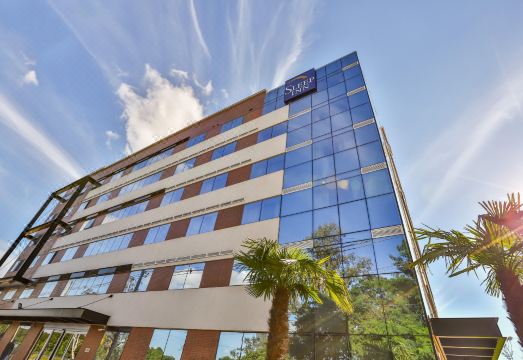 새벽 비행과 호텔의 중요성