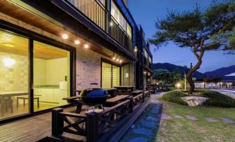 Hongcheon Lama Richa Pension