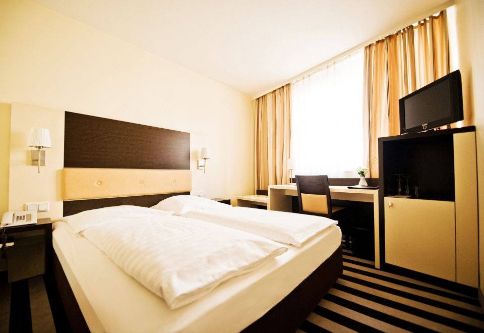 Bristol Hotel - Frankfurt City - Central Station