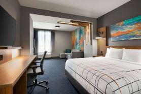 La Quinta Inn & Suites by Wyndham College Station North