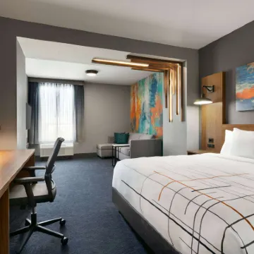 La Quinta Inn & Suites by Wyndham College Station North Hotels near Oaks Park