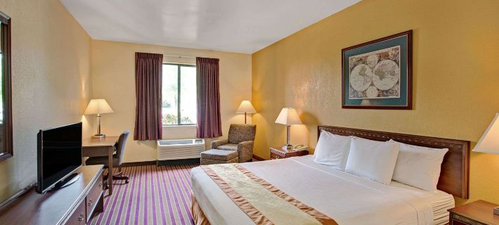 Days Inn & Suites by Wyndham Hickory Hotels in Catawba County