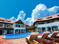 The Pool Resort Okinawa - 4 Sao