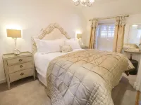 8 Crown Lane