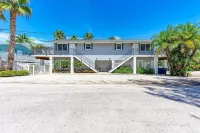 May Specials • Walk to Beach • Pool • Private Sun Deck • New Kitchen