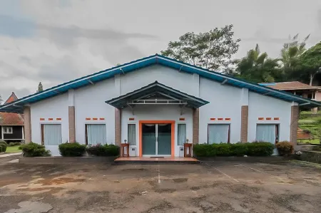 RedDoorz Plus at Grand Yustik Sukabumi