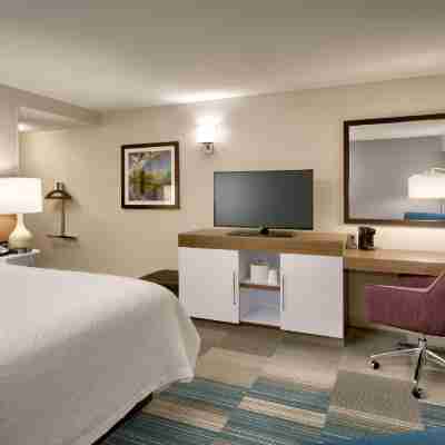 Hampton Inn & Suites Pocatello Rooms