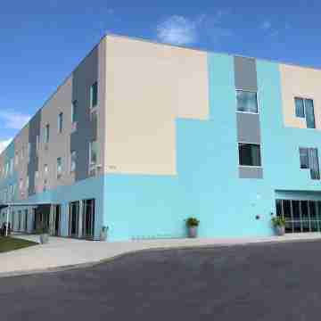 Travelodge by Wyndham Panama City Beach / Beachfront Hotel Exterior