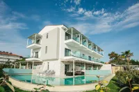 Blue Carpet Luxury Suites - Hot Tub