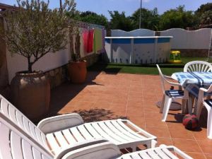 Chalet con jardín y piscina en Denia