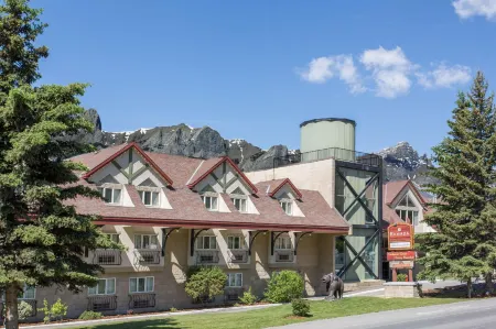 Canmore Inn & Suites