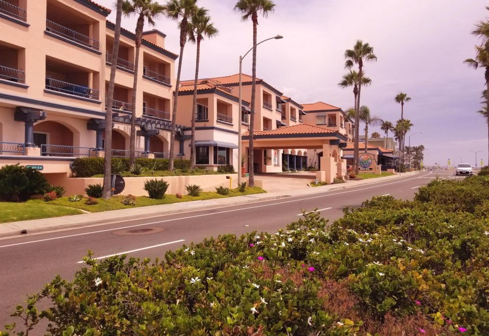 Tamarack Beach Hotel - Housity
