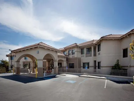 Holiday Inn Express & Suites Marina - State Beach Area