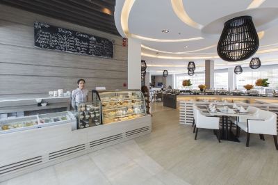 レストラン カンタリー 304 ホテル アンド サービスド アパートメンツ プラーチーンブリーの写真