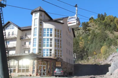 Hotel Shaherezada 옐브루스 산 주변 호텔
