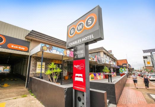 나이트캡 앳 더 찰스 호텔 객실