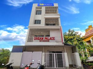 OYO Ruby Park Dream Palace Near Acropolis Mall