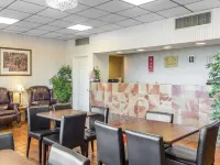 Econo Lodge Hotels in Calhoun