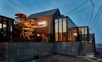 2. 르브아 (REV..