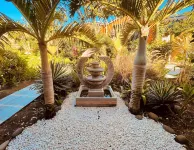 Tropicana Suites Hotel di 