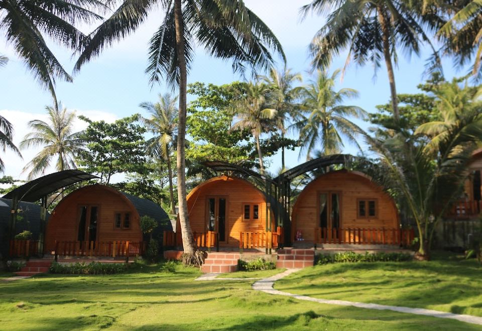 Vida Loca Sunset Beach Resort-Phu Quoc Island Updated 2023 Room  Price-Reviews u0026 Deals | Trip.com