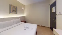 Lavender Inn Permas Jaya Hotels near Econsave Permas Jaya