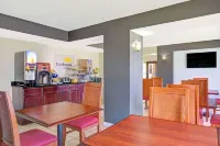 Days Inn & Suites by Wyndham Tampa near Ybor City Hotels in Tampa