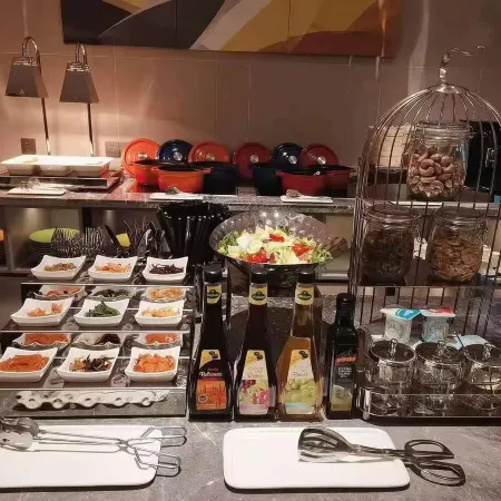 Homeinn Selected Hotel (Pingliang Liuhu Park Greenland Plaza)