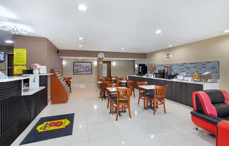 Super 8 by Wyndham Eddyville/Kuttawa Отели в г. Принстон