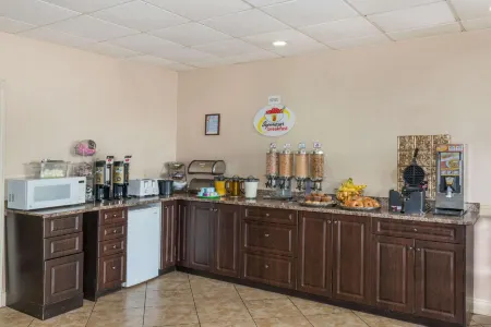 Super 8 by Wyndham Cambridge/Kitchener/Waterloo Area