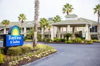 Days Inn & Suites by Wyndham Jekyll Island Hotels in Jekyll Island