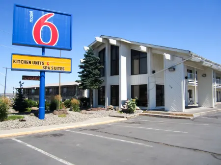 Motel 6 Madras, or
