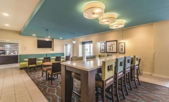 La Quinta Inn & Suites by Wyndham Collinsville - St. Louis